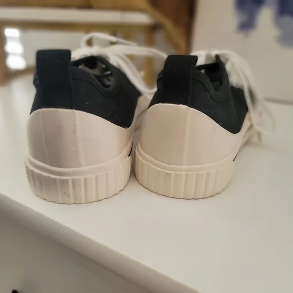 Esprit NWOT Black Canvas Cream Rubber Sneakers Women Size 9 - Picture 6 of 11